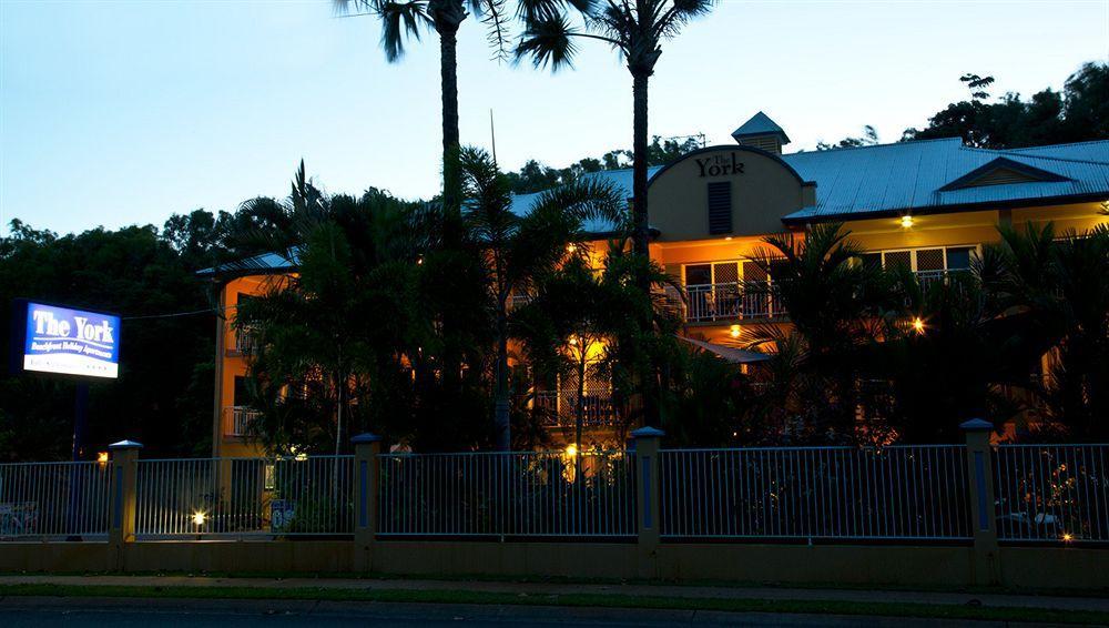The York Beachfront Holiday Apartments Yorkeys Knob Exterior photo